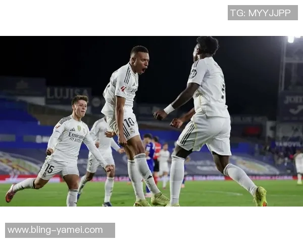 行云流水般的配合卡马文加脚后跟妙传居莱尔助攻姆巴佩双响成就精彩瞬间